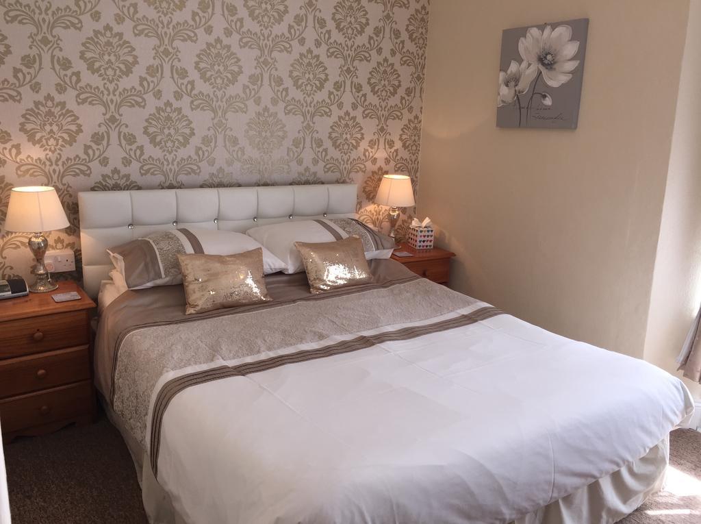 Bed and Breakfast Crowndale Torquay - Exclusively For Adults Экстерьер фото